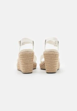 Calvin Klein Wedge - Sandales À Plateforme - Marshmallow -Tamaris Boutique 15f6188b5453446dbe5fc1e59f7cdca5