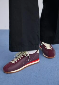 Nike Sportswear CORTEZ - Baskets Basses - Gorge Green/amarillo/sail/med Brown 21 Nike Sportswear CORTEZ - Baskets Basses - Gorge Green/amarillo/sail/med Brown -Tamaris Boutique 279e2ea803d144cbaf319757bafc6fd4