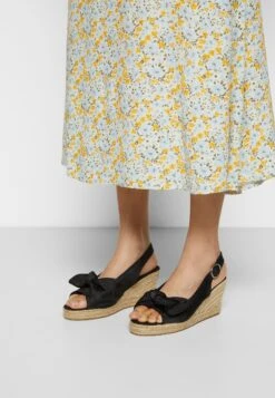 Tamaris Boutique -Tamaris Boutique 3f52237c998945f598ec4e52bb4fc741