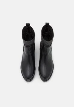 Guess Keanna - Bottines À Plateau - Black 11 Guess Keanna - Bottines À Plateau - Black -Tamaris Boutique 555b40d24383454e841c5d6e6f315d4d