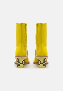 Miista Brenda Boots - Bottines - Yellow 10 Miista Brenda Boots - Bottines - Yellow -Tamaris Boutique 5d9ec0d1ae8b4ff5953b17f7e97ffec5