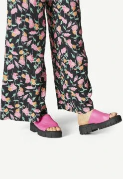 Tamaris Mules - Fuxia Black