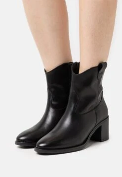 Tamaris Santiags - Black