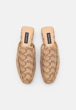 Juicy Couture Portia Jaquard Loafer - Mules - Warm Taupe 11 Juicy Couture Portia Jaquard Loafer - Mules - Warm Taupe -Tamaris Boutique 79a617b5498942ba9ff02eada845866c