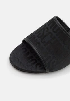 MOSCHINO Mules À Talons - Fantasy Color 13 MOSCHINO Mules À Talons - Fantasy Color -Tamaris Boutique 8ad0ae88ec8b49418d37ffb16a87cdf7