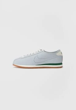 Nike Sportswear CORTEZ - Baskets Basses - Gorge Green/amarillo/sail/med Brown 19 Nike Sportswear CORTEZ - Baskets Basses - Gorge Green/amarillo/sail/med Brown -Tamaris Boutique a1073fcd7c524fc688900df46e8fe5f4