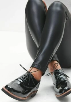 Next Standard - Derbies - Black